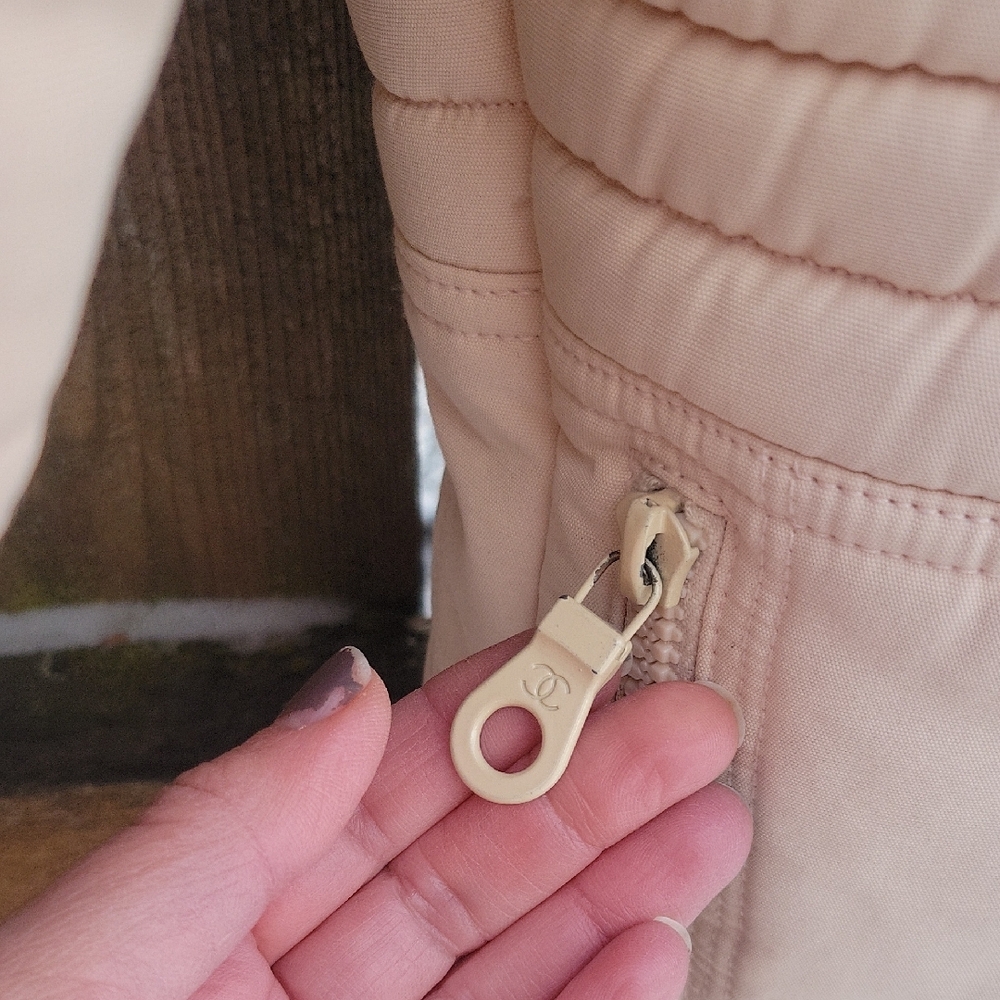Authentic Vintage Chanel Quilted Two-Tone Ski Jacket Euro size 38 - Picture 6 of 16